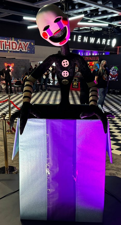 Fazbearnewss's tweet photo. 🟣𝐏𝐑𝐈𝐌𝐄𝐈𝐑𝐎 𝐃𝐈𝐀 𝐂𝐎𝐌𝐏𝐋𝐄𝐓𝐎 !🟣

•O primeiro dia de PAX WEST foi finalizado, amanhã tem mais!

Oque vocês esperam do segundo dia?

#FNAF #FNAFPAXWEST #fnafmimic https://t.co/Nm2xGVcJLH