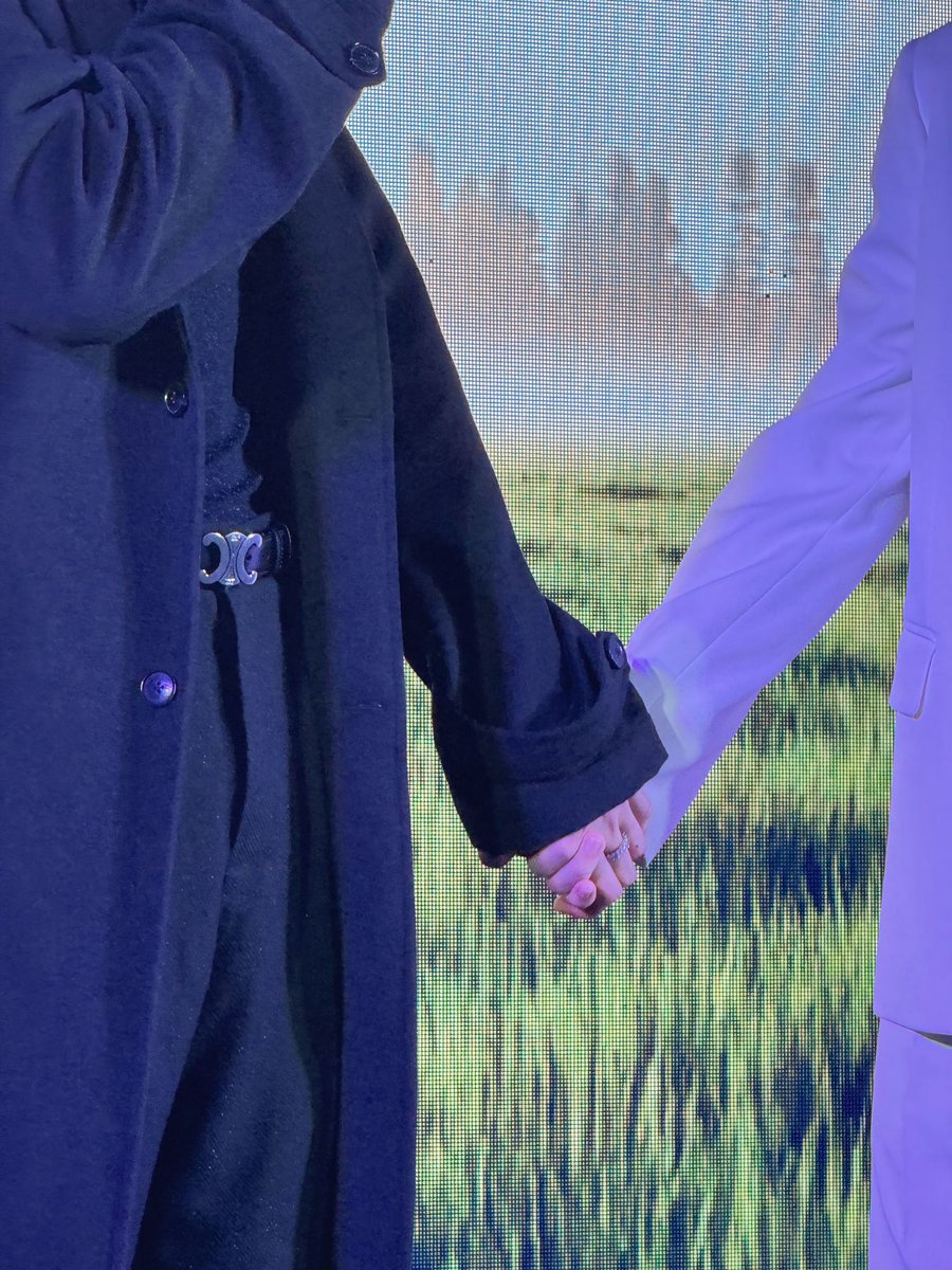 จับมือไว้แล้วไปด้วยกัน 🥰

BIG MOS BD PARTY

#MoslhongBDParty
<a href="/mos_psl/">moslhong</a> <a href="/Bank_mondop/">isbanky</a> #moslhong #ISBANKY