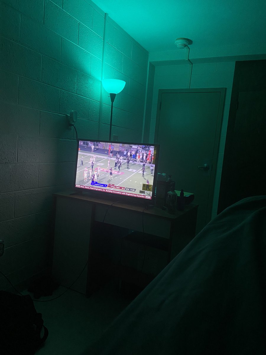 Nothing beats watching my guys play tonight. Love what Coach Long is doing with the program. Can't wait to get back to the nest ❤️. #FFL 39-3