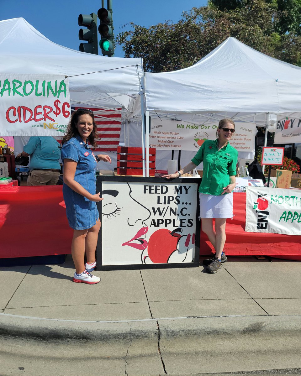 JenBalkcom's tweet photo. This is Robin Wierzbicki with the Apple Mill in Saluda, NC. Robin has NC Apples! 🍏🍎🍏 Her fresh cider is great, too! #ncapples #hendersoncountync #AppleFarmers #applefestival #nchouse117 @NCAgriculture @polkncgop https://t.co/ld9XyROsxw