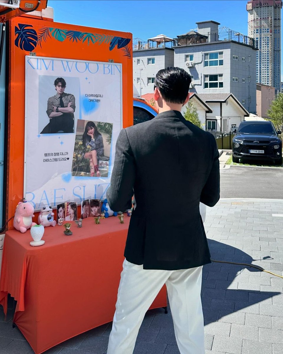 stranger_wb's tweet photo. 우앙 우리지니 너무 잘생겼어 ㅠㅠㅠㅠㅠㅠ #김우빈 #웁스타그램 
남순이 커피차 최고다🫶 https://t.co/jseKeToq0c