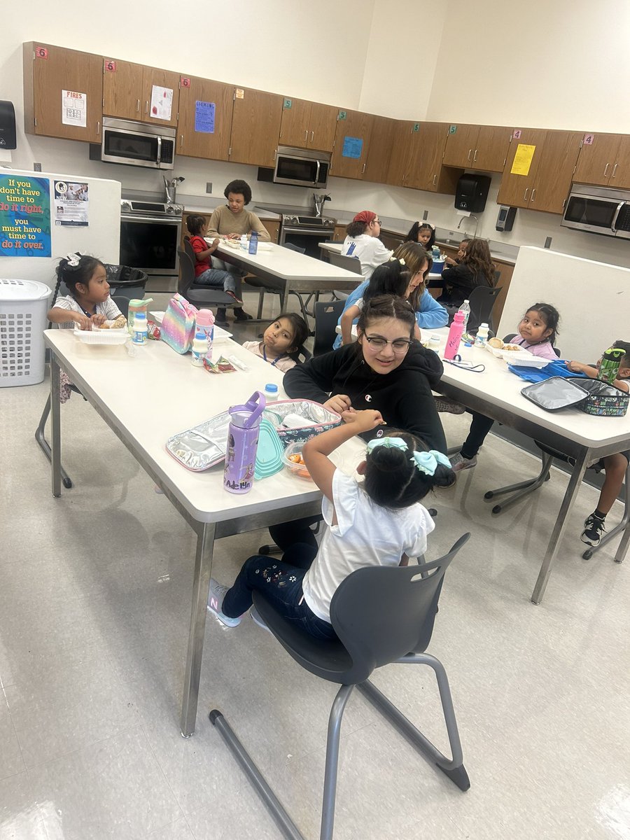 We love lunchtime with <a href="/FHSCadets/">FHSCadets</a> CDA students! <a href="/FCPSWaverley/">Waverley Elementary School</a>  #ece