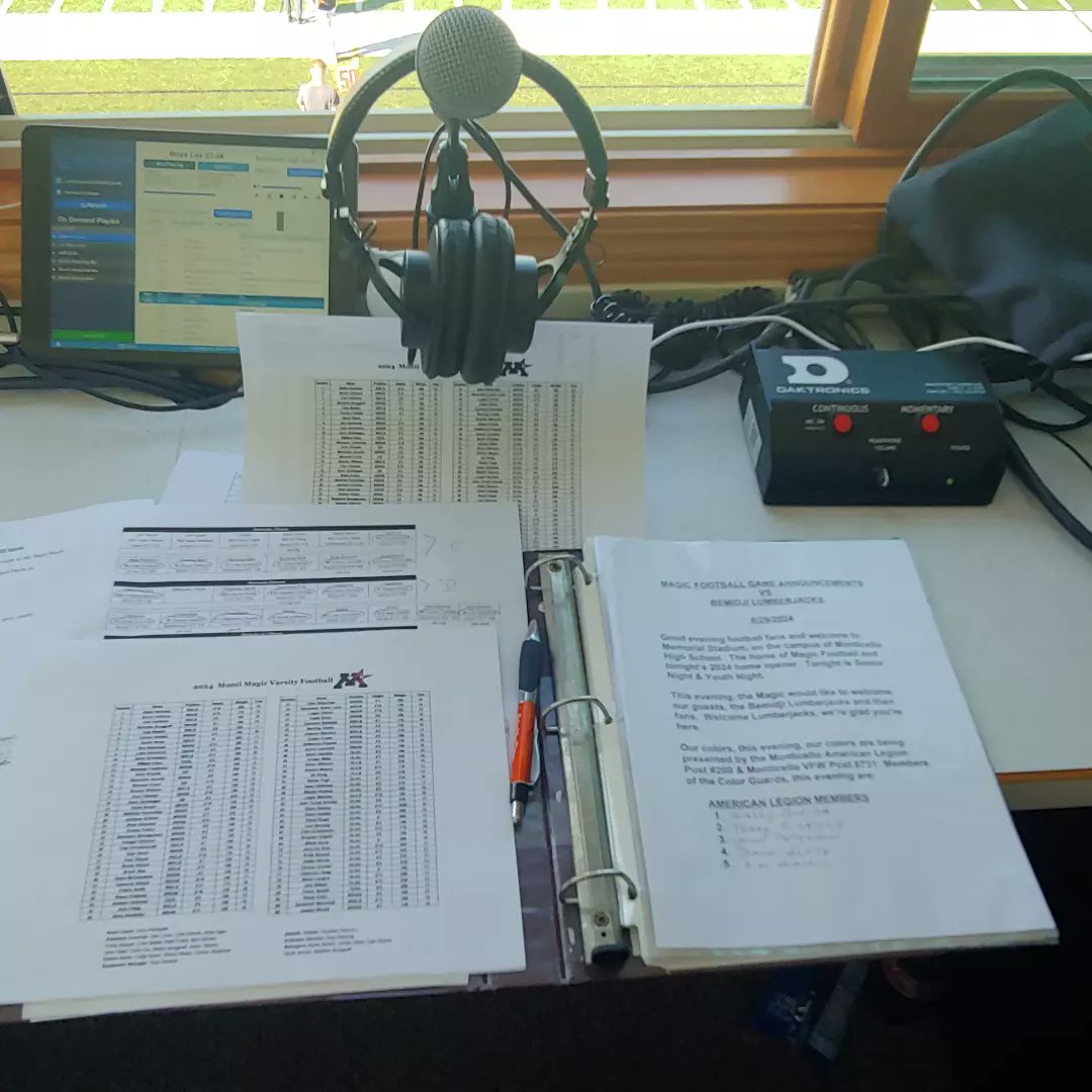 dlump5000's tweet image. Tonight marks my 25th year of announcing @Monti_Football!  So blessed to be able to do something I love!  Thanks to Byron Olson for taking a chance on me, in 1999. Thanks to Lisa Johnson &amp;amp; @GaryRevenig for allowing me to do something I love. Let's Go Magic!   #MagicPride