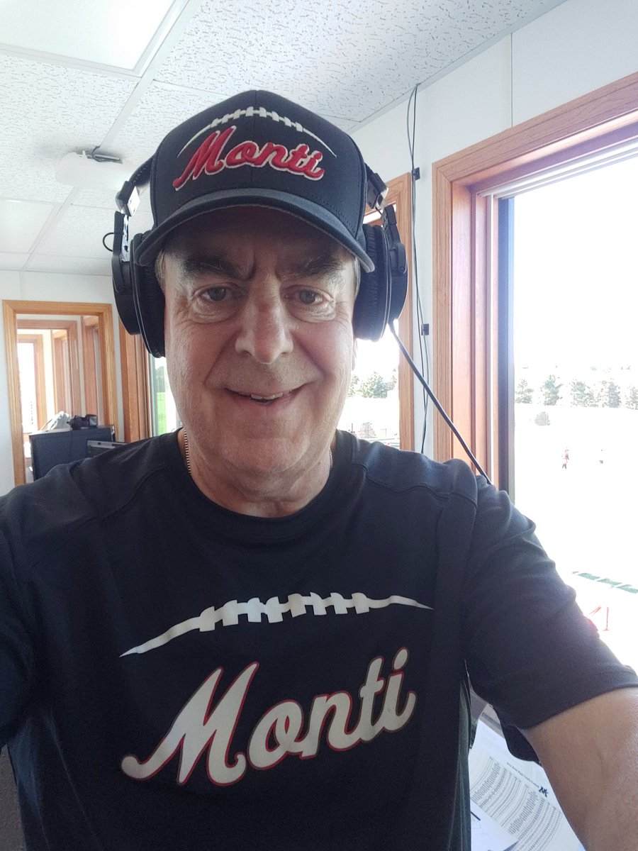 dlump5000's tweet image. Tonight marks my 25th year of announcing @Monti_Football!  So blessed to be able to do something I love!  Thanks to Byron Olson for taking a chance on me, in 1999. Thanks to Lisa Johnson &amp;amp; @GaryRevenig for allowing me to do something I love. Let's Go Magic!   #MagicPride