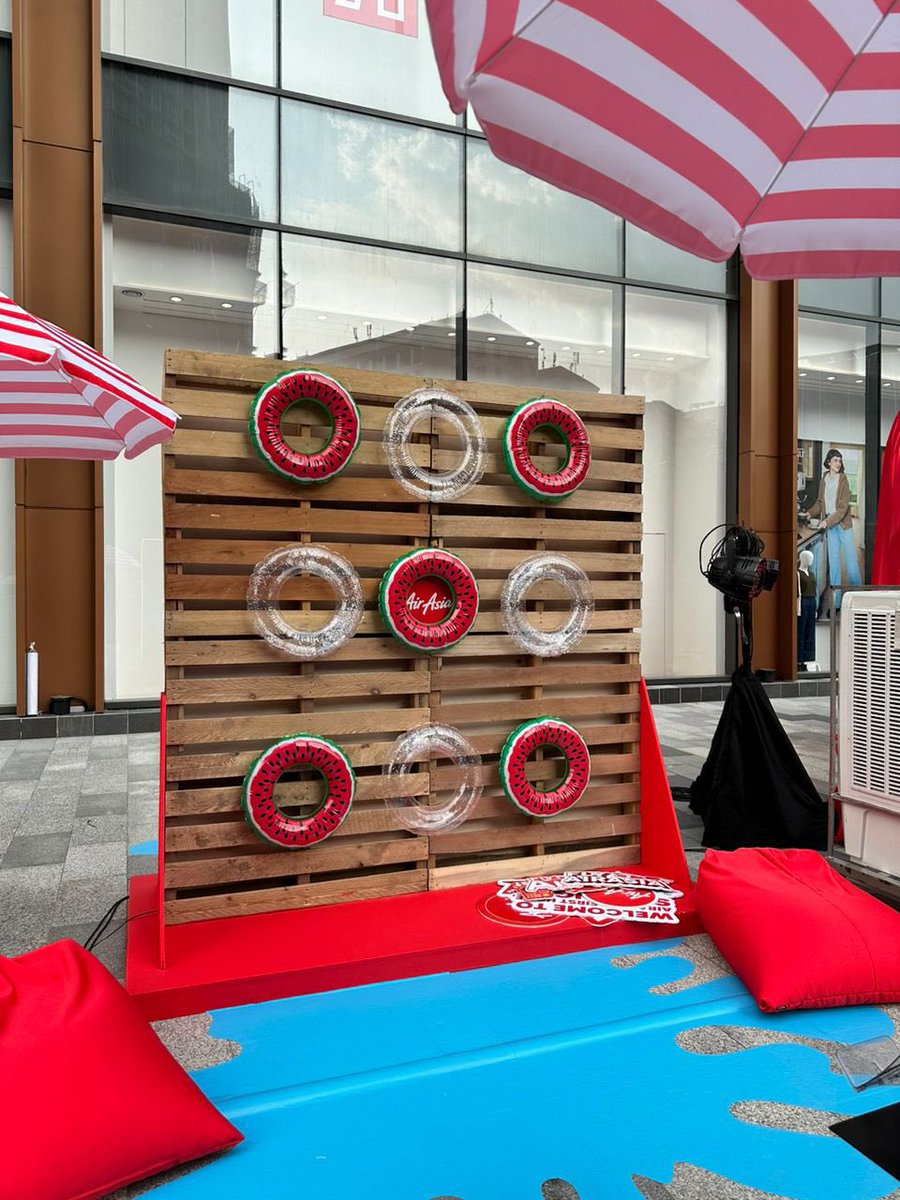 AirellRezell's tweet photo. Happening today at 12pm TRX Exchange Mall, MRT Plaza.
Dolla - 12pm
Najmi Niery - 2.30pm
Hael Husaini - 4.30pm
Fuying & Sam - 7pm
Dayang Nurfaizah - 8pm
#AirAsiaFREESeats https://t.co/sZEWkz1MxL