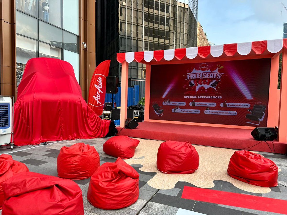 AirellRezell's tweet photo. Happening today at 12pm TRX Exchange Mall, MRT Plaza.
Dolla - 12pm
Najmi Niery - 2.30pm
Hael Husaini - 4.30pm
Fuying & Sam - 7pm
Dayang Nurfaizah - 8pm
#AirAsiaFREESeats https://t.co/sZEWkz1MxL
