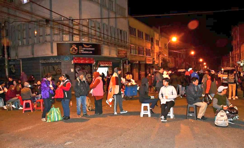 El <a href="/TSEBolivia/">TSE Bolivia</a> en sala plena determinó ampliar el empadronamiento biometrico hasta mañana sábado, 31 de agosto horas 18:30.
Aseguran que seguirán reforzando los puntos de registro en todos los puntos.