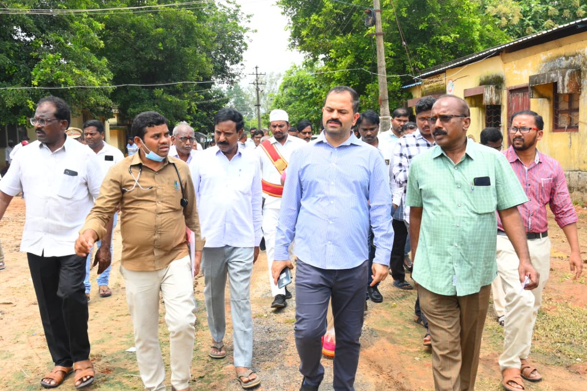 Collector_JSK's tweet photo. శుక్రవారం మహాదేవపూర్ మండలంలో జిల్లా కలెక్టర్ రాహుల్ శర్మ ప్రాథమిక ఆరోగ్య కేంద్రాన్ని సందర్శించి  సేవల గురించి ప్రజాలను అడిగి తెలుసుకున్నారు. సీజనల్ వ్యాధులపై అప్రమత్తంగా ఉండాలని  మెరుగైన వైద్య సేవలు అందించాలని ఆదేశించారు.
@TelanganaCMO 
@TelanganaCS 
@TelanganaHealth https://t.co/YTFK4bsNGK