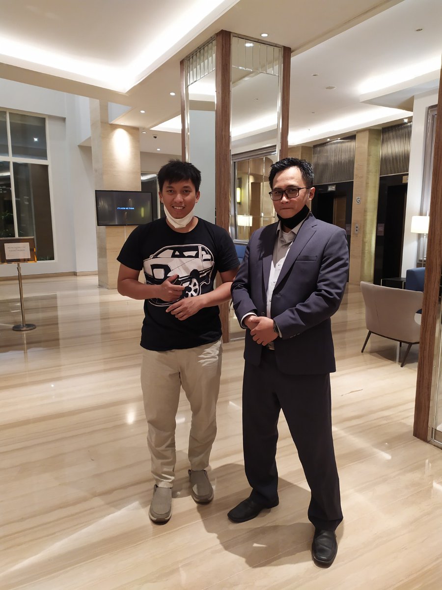 4 tahun yg lalu saat pandemi kedatangan pak gubernur <a href="/ridwanhr/">Ridwan Hanif</a> di tempat kerjaku maaf baru diposting sekarang 🙏