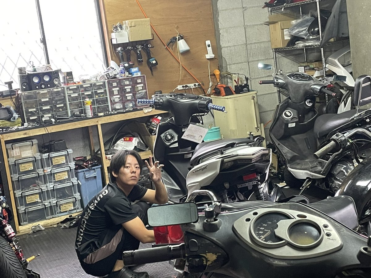 GUYSFactory's tweet photo. おはようございます☀💦

生憎の雨ですが。

大阪はそんなに強い台風こやんみたいですね🙆‍♂️
夕方から雨も止む予報にはなっていますが
ご来店の際は気をつけてくださいね💙
次郎丸店長は香ばしい顔していますが
これは邪王炎殺黒龍波です。
私には見えます。

#シグナスカスタム
#シグナス専門店
#guys https://t.co/j3AlhFJ1FJ