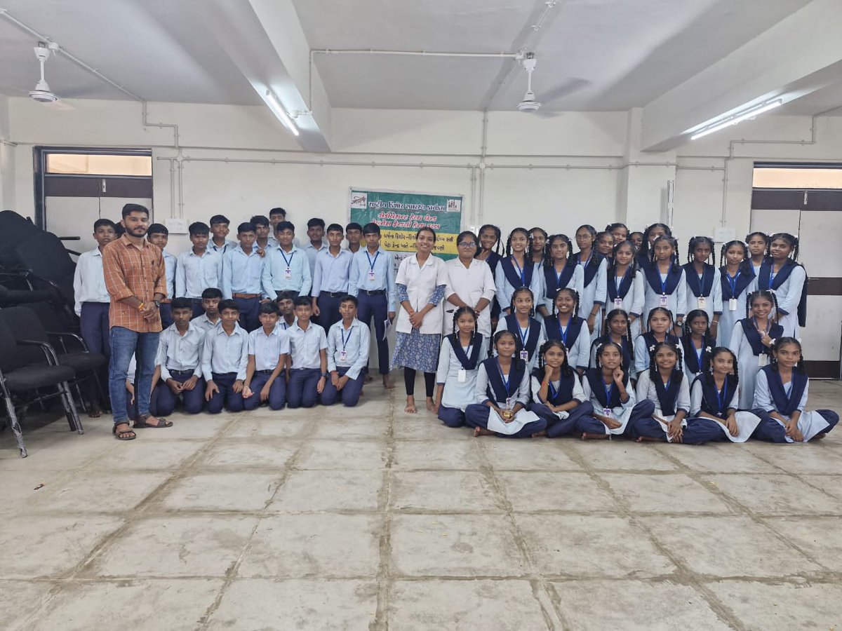 TeamHealthTapi's tweet photo. RKSK Programe*
*Model school vadapanesu*
*PHC : Chitpur AAM: Vadpadanesu* Uchchhal
Measured height, weight &amp;Hb
 Health education
👉 sickle cell disease 
👉 Nutrition
👉 Anemia 
👉 menstrual hygiene 
👉 prevent child marriage
👉Bad use of  social media 
👉 About tobacco &amp; alcohol https://t.co/1VpizR8iti