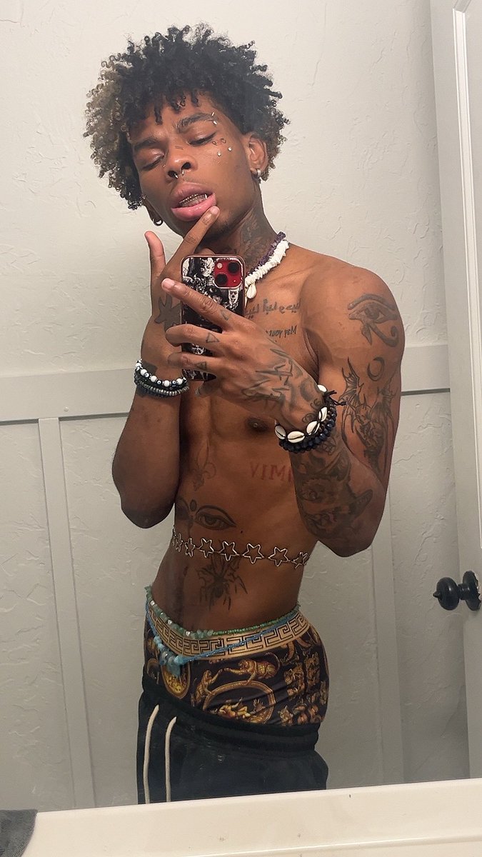 s0ulaan1's tweet photo. ik a mirror hate to see me coming https://t.co/erUuQMZPai