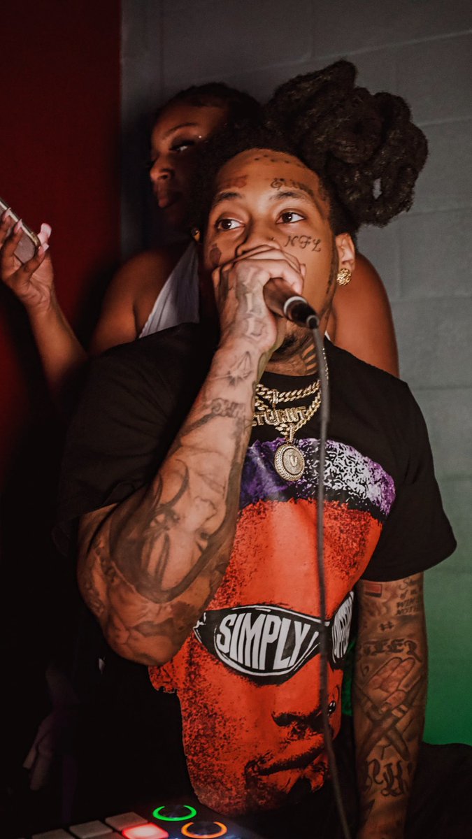 GoldMouthV's tweet photo. Greatest Host On Earth😎
#GHOE #SimplyDifferent
“i took the E off of emotion and been on go ever since” 💯💰 https://t.co/Paq78NYDAj