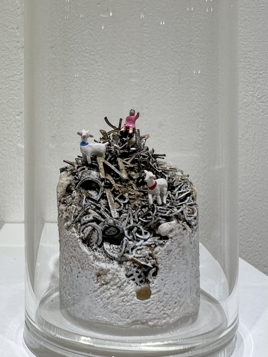 eko_lunai4's tweet photo. 足立篤史さんの個展
「Abyss」
Gallery TK2
文字が降り積もるように形造られた作品たち。
#足立篤史 #gallerytk2 https://t.co/2zzngxk1Ij