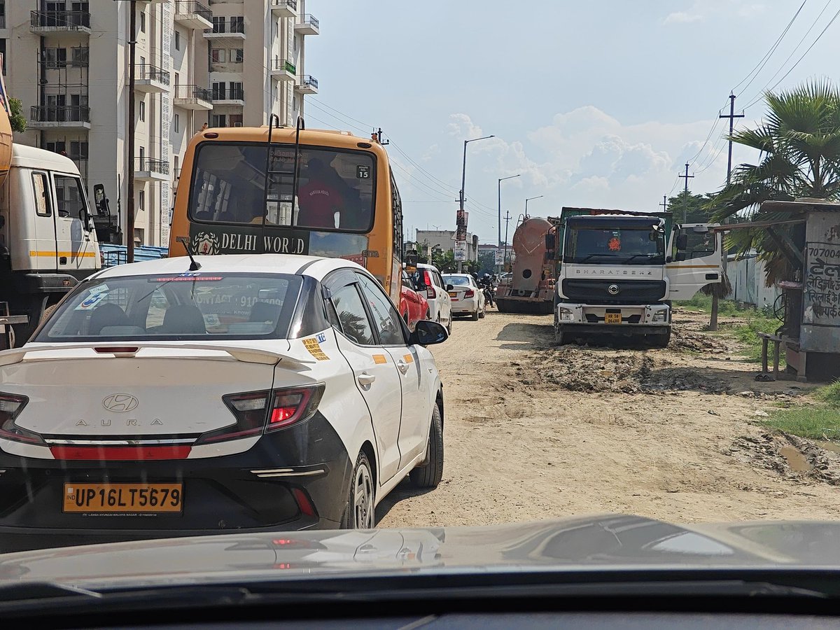prateekcul's tweet photo. Appreciate GMDA , and one is Greater Noida west @OfficialGNIDA  where there are no roads after rain. https://t.co/zX07JFeSzP