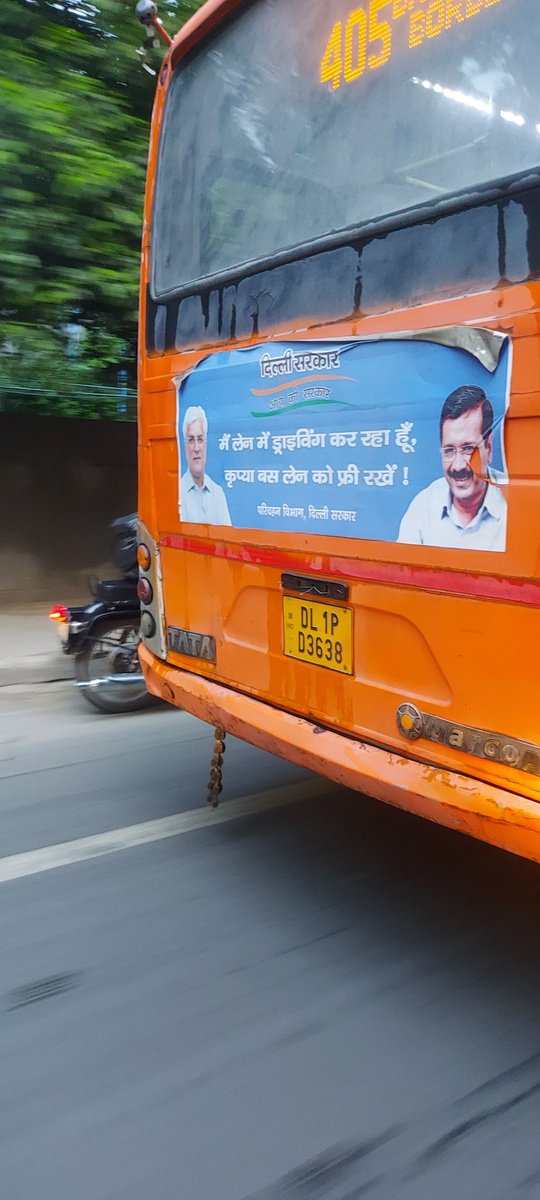 amitkumarjha079's tweet photo. साहब ये रेस 3 बनाएंगे। लेन में ड्राइविंग करना इनको किसी ने सिखाया ही नहीं है। @ArvindKejriwal @kgahlot https://t.co/SXnNkGVzAu