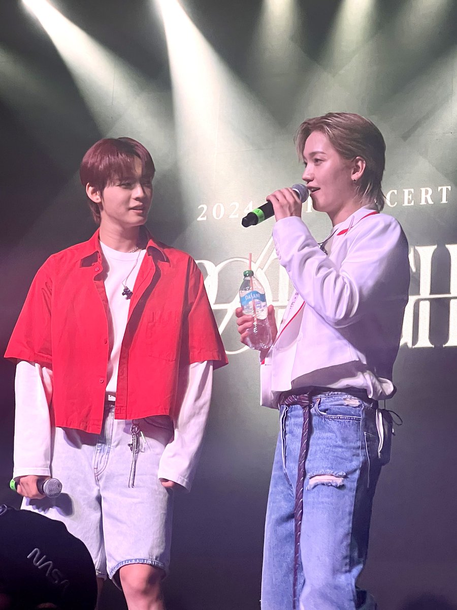 seaforests's tweet photo. 99% of my pictures from last night are just hyojin staring sweetly at seungjun while he talks 😢 #ONFinDenver https://t.co/g01zz7KaBL