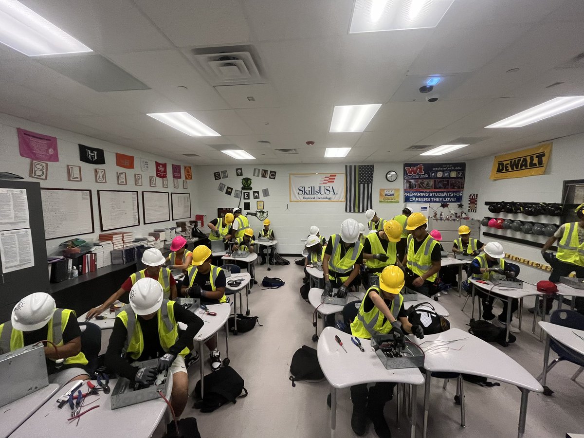 high_scorpion's tweet image. Electrical Technology- 
   Safety starts at the classroom. After days of notes, it&apos;s time for hands on training (wiring breaker box)