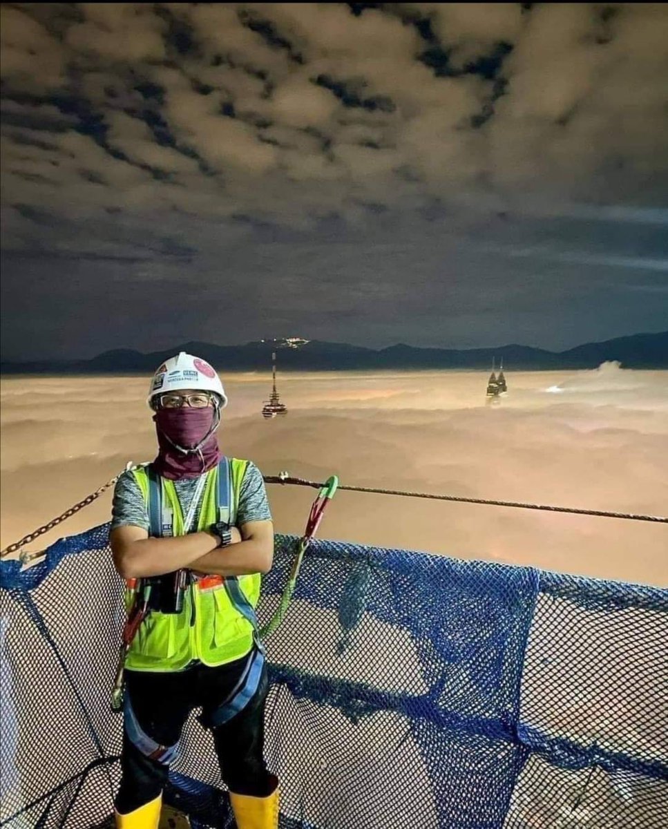 Pemandangan dari pencakar langit tertinggi Malaysia, Merdeka 118 tower Kuala Lumpur 🇲🇾

Macam nampak genting je tu😳

📷CheDanialAfnan