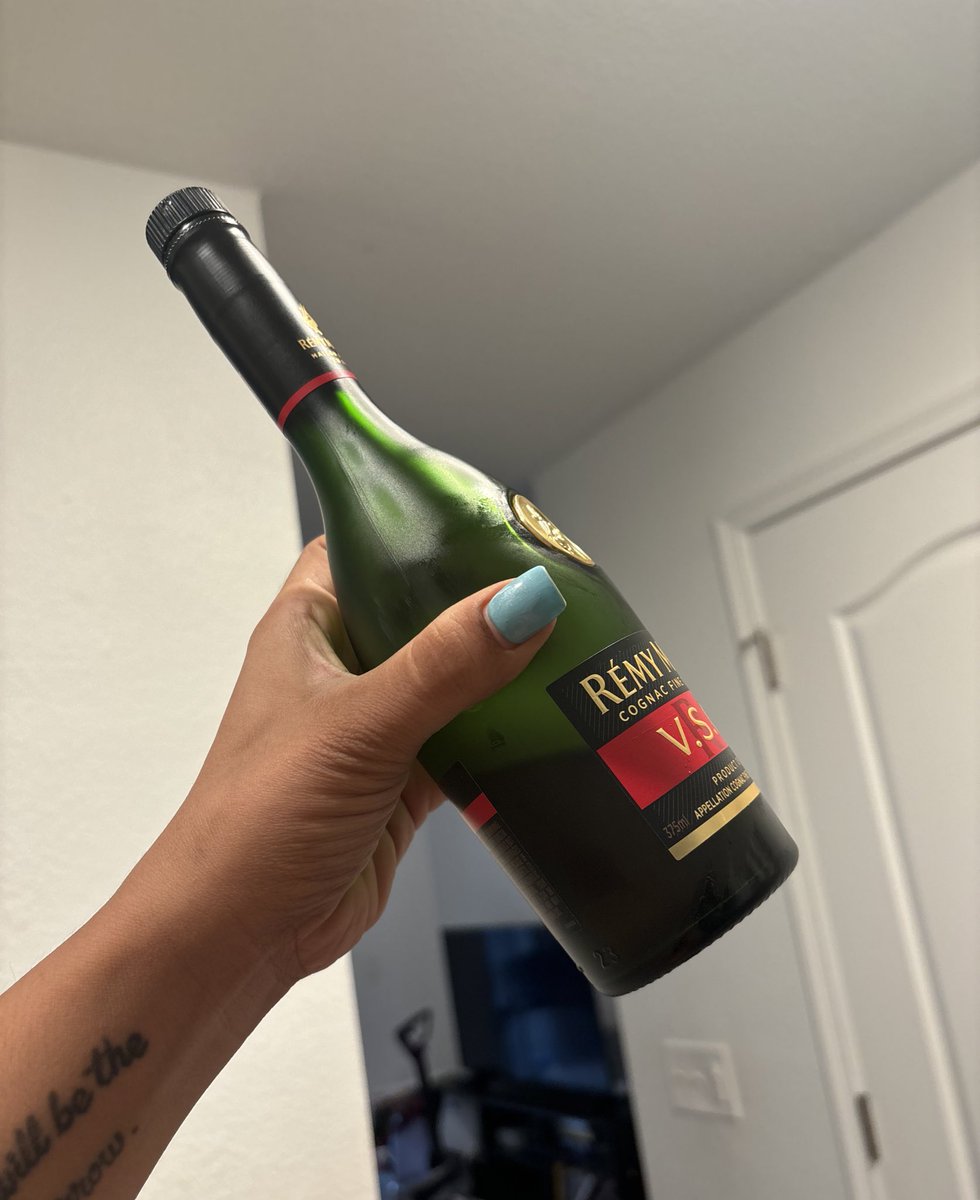 obeydiosa's tweet photo. Have a drink with Diosa tonight https://t.co/UDXbTWFQHS