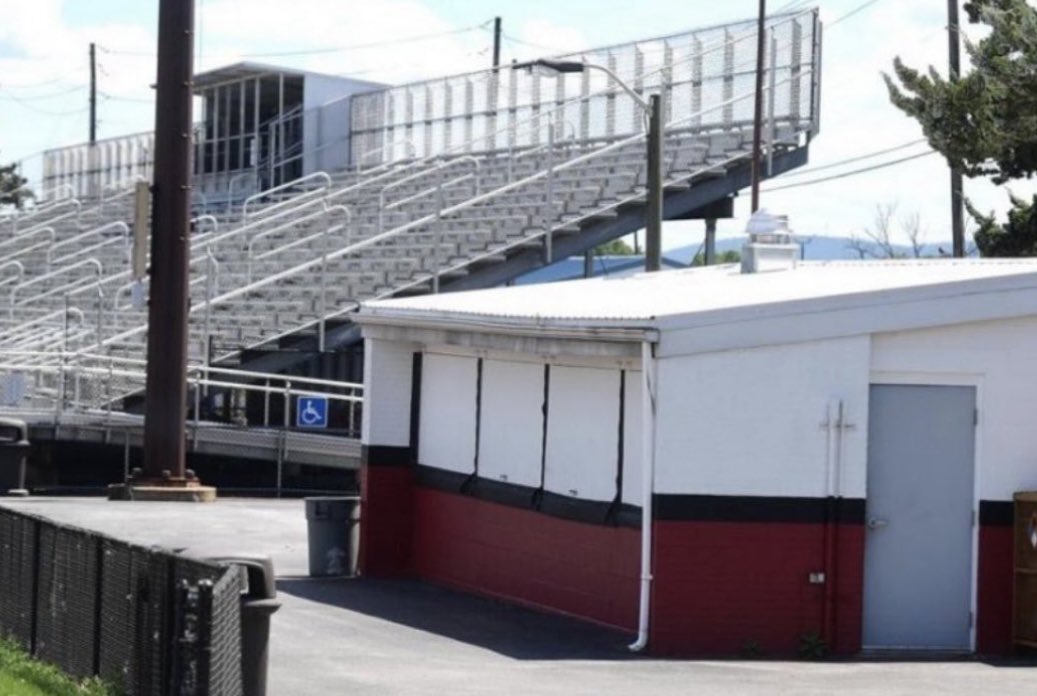 80sSportsNStuff's tweet image. On a Friday night, there was nothing better than the concession stand and playing catch during high school football games…