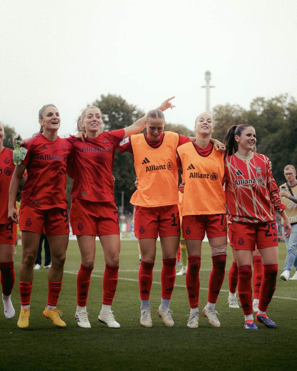 FCBfrauen's tweet photo. Die ersten drei #DieLiga Punkte sind eingefahren! 🙌
#PDMFCB 📷
#FCBayern #MiaSanMia https://t.co/AKSJEXfSDT