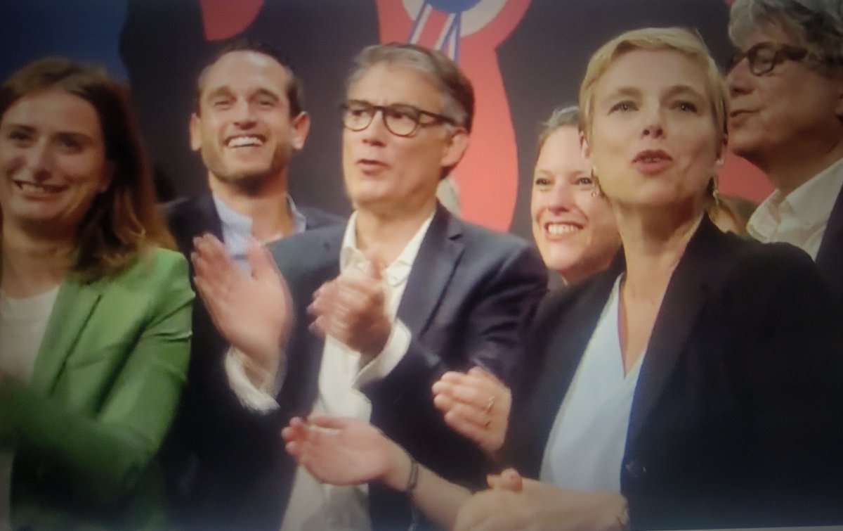 Jeanbat31's tweet image. Au @partisocialiste 2 courants se dessinent : 
- La Gauche d’@faureolivier , prête à bosser avec les autres partis de Gauche, 
- La Gauche de @CaroleDelga qui souhaite bosser avec le centre et la droite ! 
Il devient urgent que ces 2 courants se séparent à présent !