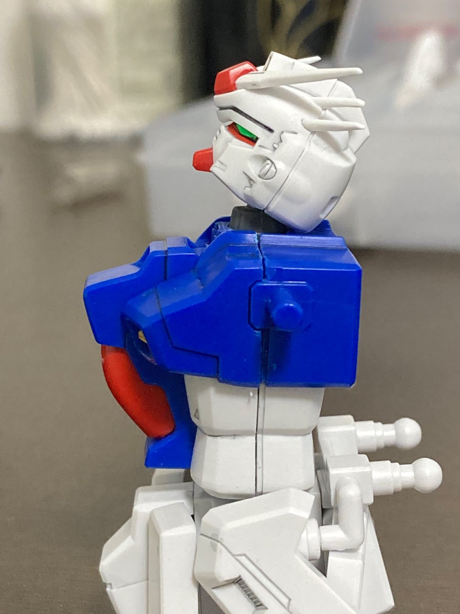 積んでたデンドロビウム、組もうとGP03組み始めたけど、首が短すぎて上下動がイマイチ。
なので延長してみた。
ちょい長すぎた気もするけど、オーキス乗ったら上見上げさせたいからちょうどいいか。
#ガンプラ