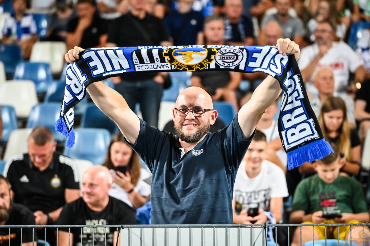 FksStalMielec's tweet photo. Dziękujemy, że wczoraj w komplecie wspieraliście nas na #S1. 🤍💙
📸👉 https://t.co/V1IDBYSzI3
#STMLPO https://t.co/LMAQA4BxCM