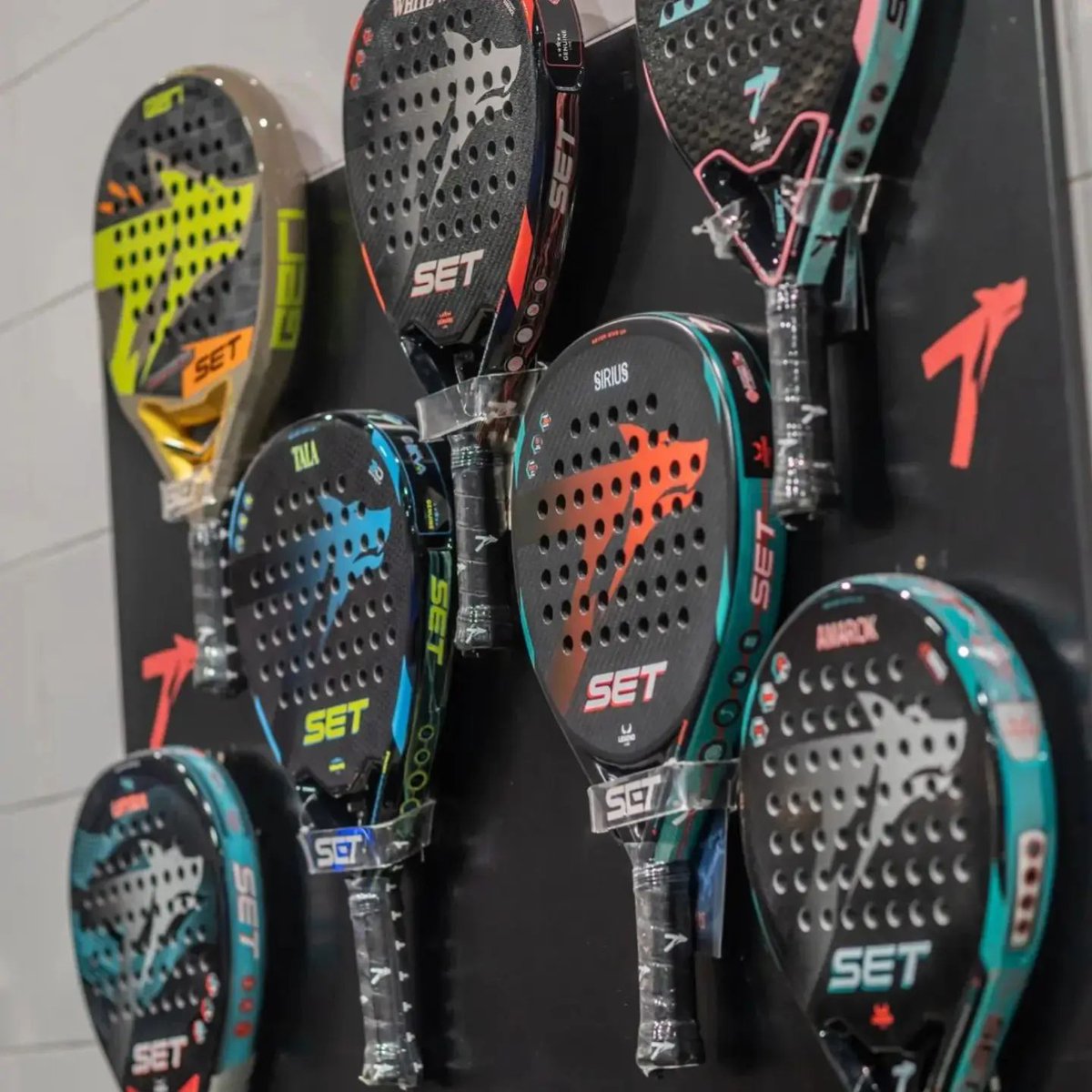 🤩 Elige YA a tu aliada 🎾 y disfruta del juego‼️ 

Conoce nuestras palas en ➡ setsport.es 

#ThePowerOfEnjoy #SET #SETSport #NeverGiveUp