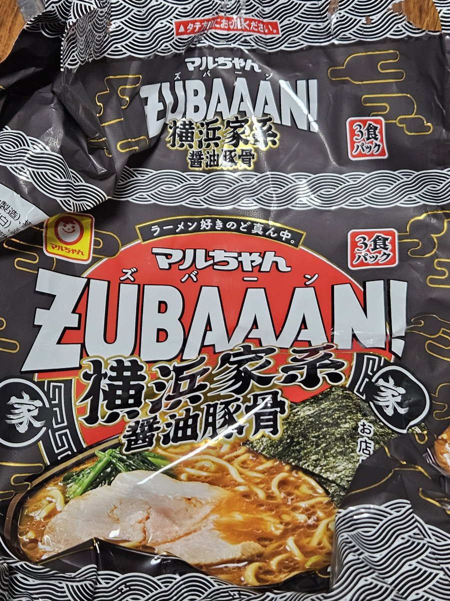 あまりにも麺が太すぎてお湯を全部吸い尽くしたのでまた水を入れたら吹いた図。 