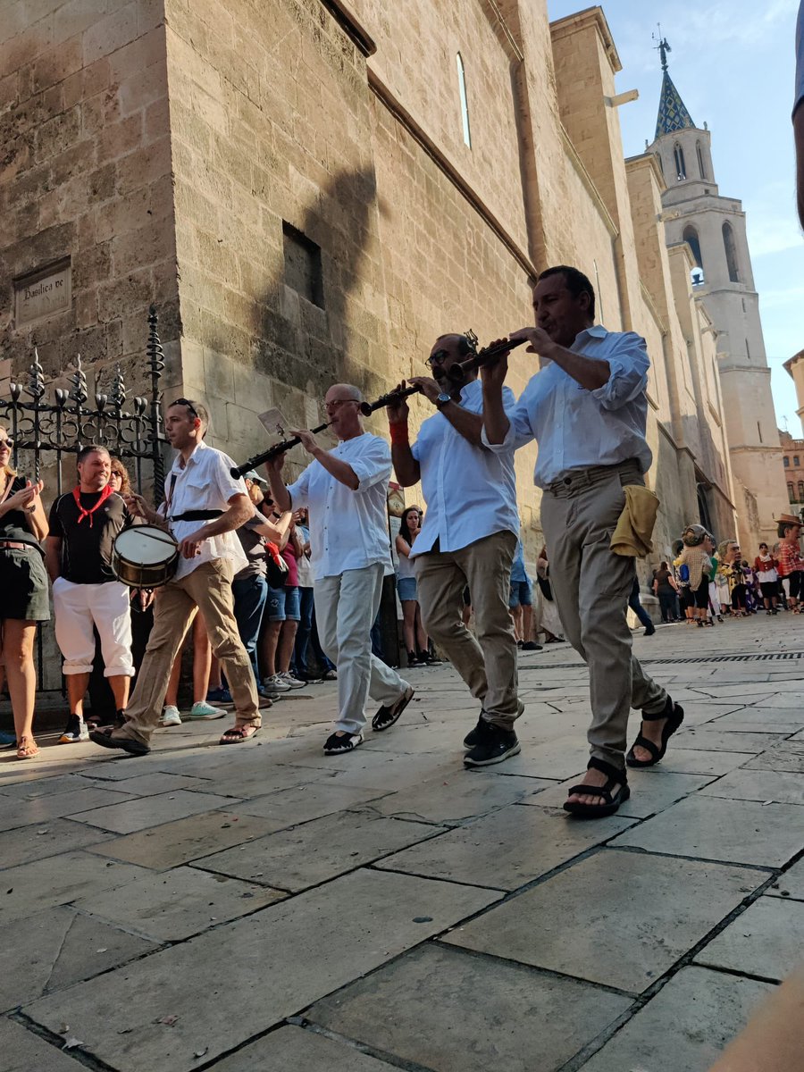 Quatre quartans vernetils anant a ofici per quaranta-quatrena vegada.

📸 <a href="/jlafu/">Jesus Lafuente</a>