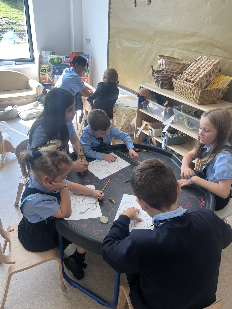 St_Thomas_ERC's tweet photo. Our kind, caring and patient P7’s are the best buddies our P1’s could ask for! 🥰😍 #leadersoflearning https://t.co/nneKhSiWyo