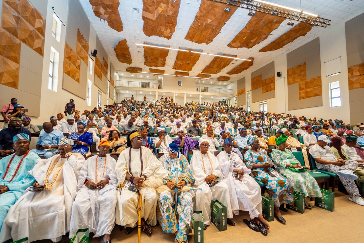 sesiseun's tweet photo. A glimpse into Thursday’s Badagry Stakeholders Engagement.

Thank you to everyone who joined us as we discussed the future of Badagry and how we can unlock our community’s full potential. https://t.co/0lSUypmIOZ