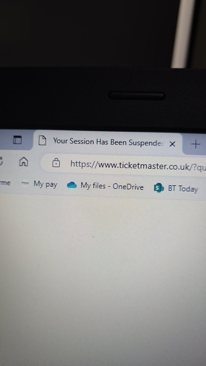 Anderson1989j's tweet photo. @TicketmasterUK @oasis Got to the end of the queue and then got this joke!! If I refresh I'll be back to the start of the queue what the hell is going on! https://t.co/unYBDaHG0K