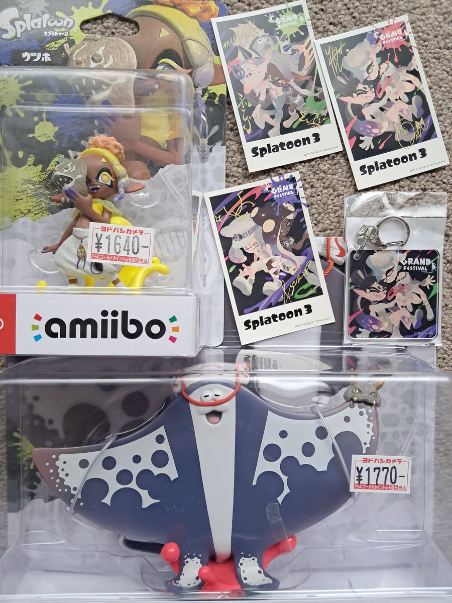 If u bought 2 splatoon selected items in Japan (participated stores) u can get all 3 signed cards and a keychain (team based on store)