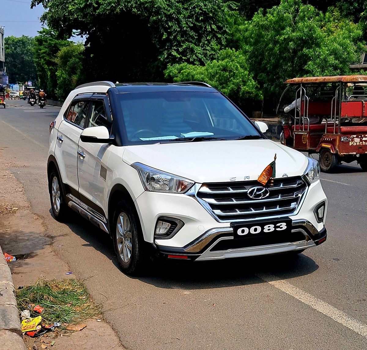 जलवा हो तो भाजपा के छुटभैये नेताओं का हो, शब्द नहीं हैं इनके गुणगान करने को, <a href="/Agratraffic/">Agra Traffic Police</a> को इन नेताजी का माल्यार्पण कर स्वागत करना चाहिए, इनकी तारीफों में कसीदे पढ़ने चाहिए। वाह-वाह वाह-वाह 
#Agra
<a href="/agrapolice/">POLICE COMMISSIONERATE AGRA</a>
<a href="/BJP4UP/">BJP Uttar Pradesh</a>
<a href="/BJP4India/">BJP</a>
<a href="/myogiadityanath/">Yogi Adityanath</a>