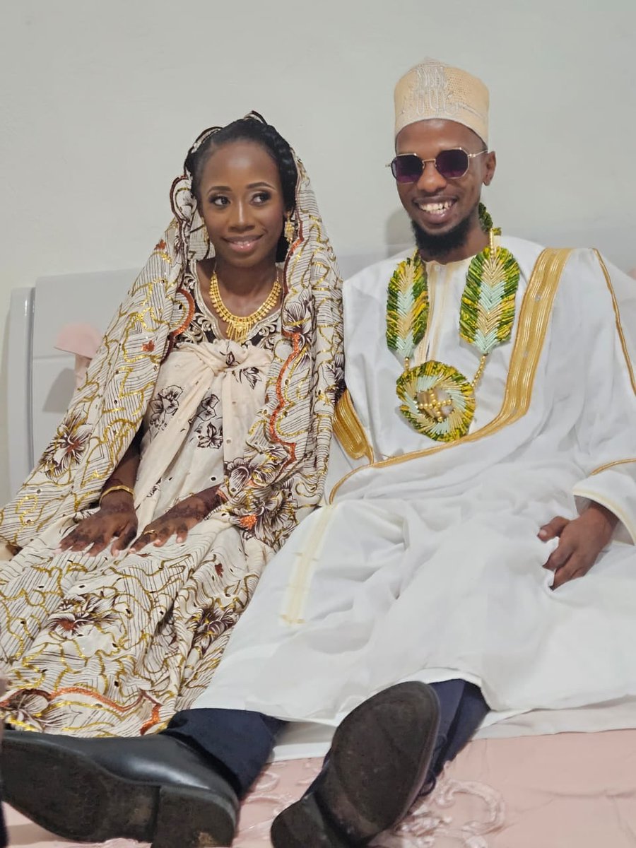 NassurAttoumani's tweet photo. 💒 👰 💑 💏 👫 Mon fils Musclé s'est marié ce vendredi 30 août 2024 avec Samila à #Pamandzi à 6h. Il a quitté sa maison pour fonder une famille. Que Dieu les bénisse, les comble de bonheur et de bienfaits et les protège. #Mayotte 🇾🇹 #MayotteLaMagnifique https://t.co/gsXke5dP0W