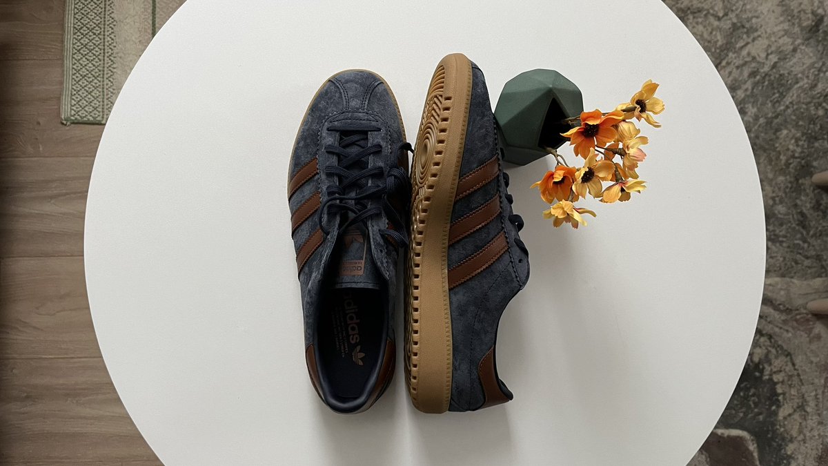 _pukupukutai's tweet photo. このnavy × brownの色合いが可愛すぎる👟🫐 https://t.co/oOTwwTiscO