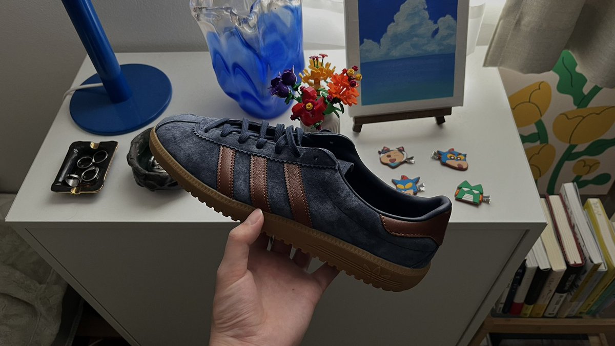 _pukupukutai's tweet photo. このnavy × brownの色合いが可愛すぎる👟🫐 https://t.co/oOTwwTiscO