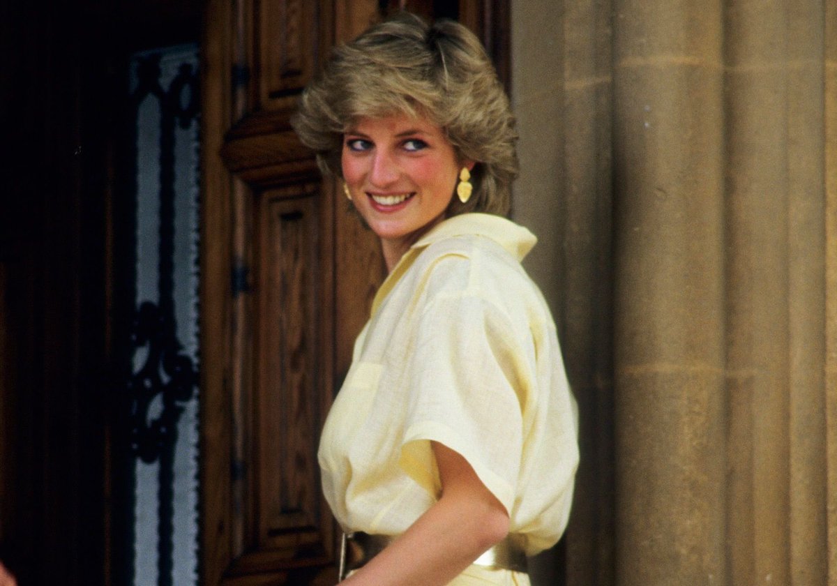 GossipRoomOff's tweet photo. 🚨 Il y a 27 ans jour pour jour, le monde perdait la princesse Diana. 

Le 31 août 1997, Lady Diana meurt à la suite d'un violent accident de voiture à Paris, dans le tunnel de la voie Georges- Pompidou sous la place de l'Alma. 👑🕊️ https://t.co/6wMTq3TQ1b