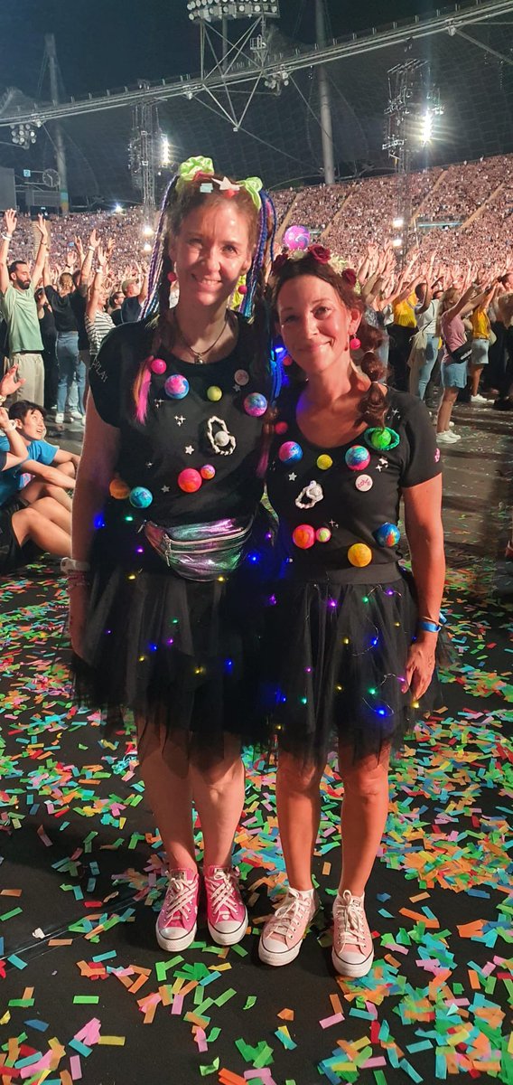 Heikilie's tweet photo. From Athens to Vienna... After 13 shows, I'm back home with an after concert Depression and Covid. I'm trying to regenerate in the van. Thank you Coldplay for this great trip, all the unforgettable beautiful moments and for always being so kind
@coldplay ❤️💛💚💙💜
#coldplayvan https://t.co/1yCidiB1pd