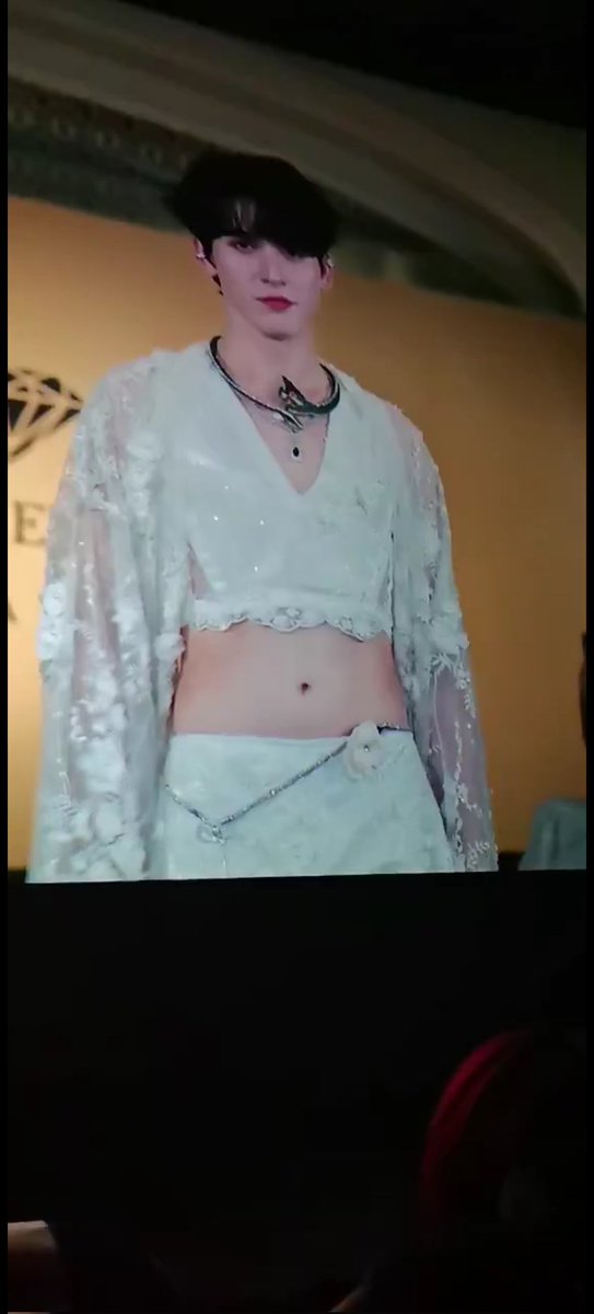 sexy 👁️👄👁️

SUNSET X VIBES WATCH PARTY
#SunsetxVibesFinalEP 
#MosBank
#ISBANKY