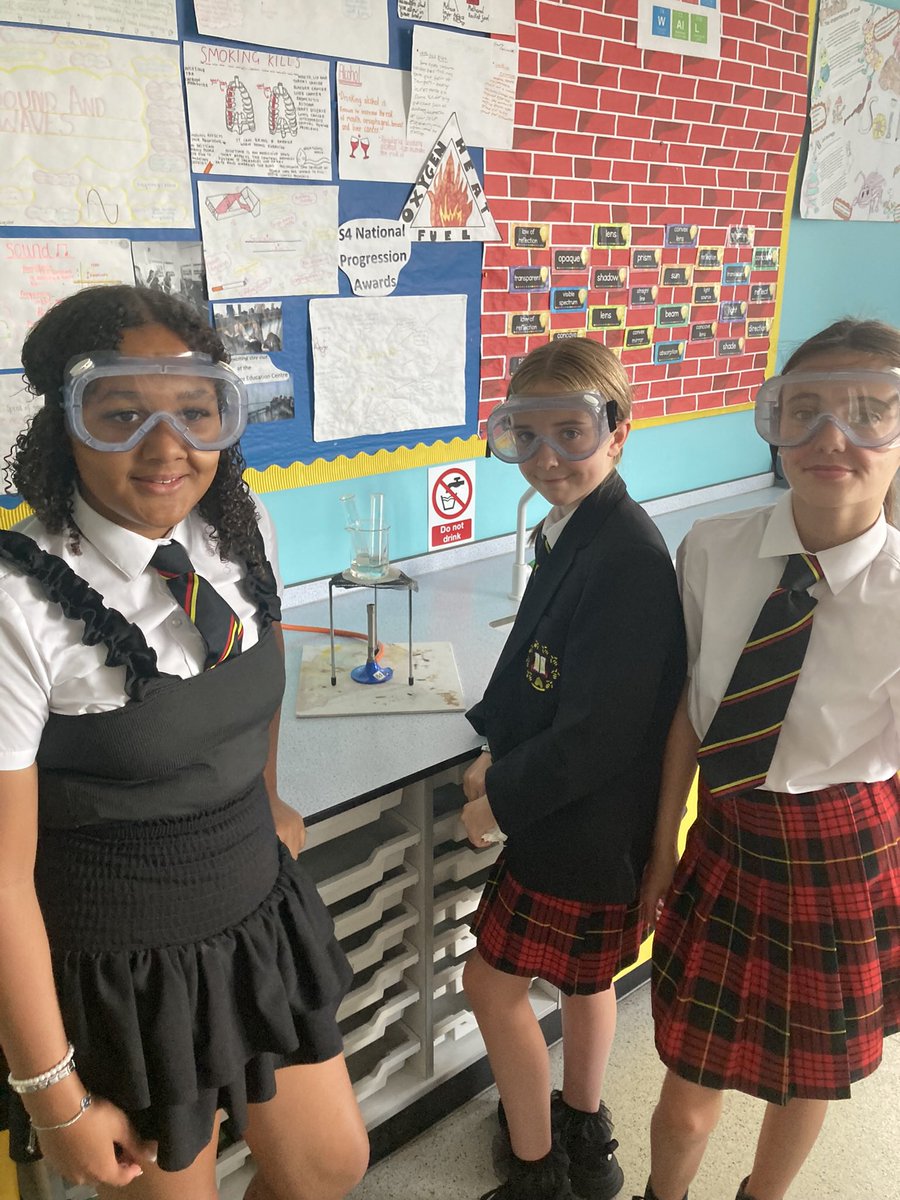 StAmbroseSci's tweet image. S1 and nearly all licensed to use a Bunsen burner! Well done on using your new skills to investigate glucose in solutions! #Ambees #LearningInFaithHopeLove