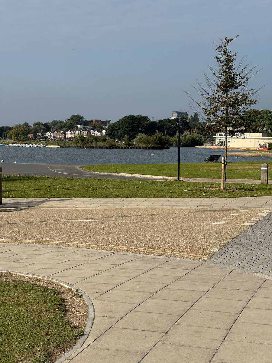 HelenYouings's tweet image. The calm before the storm. The peace before I ruin it by shouting at all the runners @Pooleparkrun #pooleparkrun #marshalling #volunteering