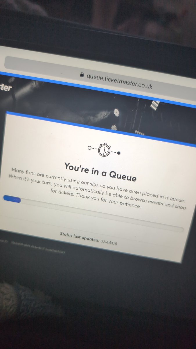 dan_bradd's tweet photo. @TicketmasterUK been on the site since 1985 and got kicked off now in a qué I want 4 tickets NOW!!! https://t.co/Bvwdv2vUGW