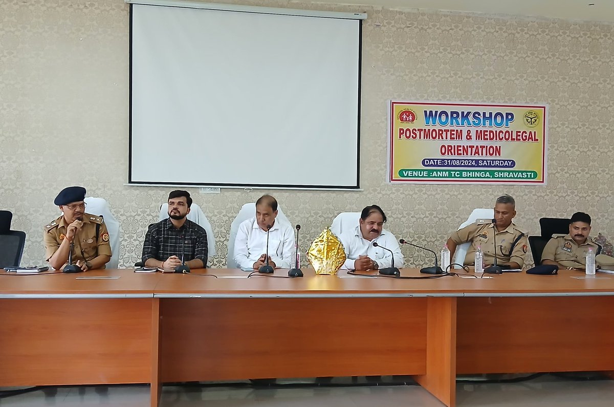 shravastipolice's tweet photo. एएनएम प्रशिक्षण केन्द्र भिनगा पर डॉ0 जी0 खान (एडिशनल डायरेक्टर स्टेट मेडिकोलीगल सेल,लखनऊ) द्वारा पोस्टमार्टेम एवं मेडिकोलीगल विषय पर कार्यशाला का आयोजन कर पुलिस व स्वास्थ्य विभाग के अधिकारी/कर्मचारीगण को प्रशिक्षण दिया गया।
#DMSVI, #SPSVI, #ASPSVI #CMOSVI भी उपस्थित रहे। https://t.co/9vSgZAxBJh