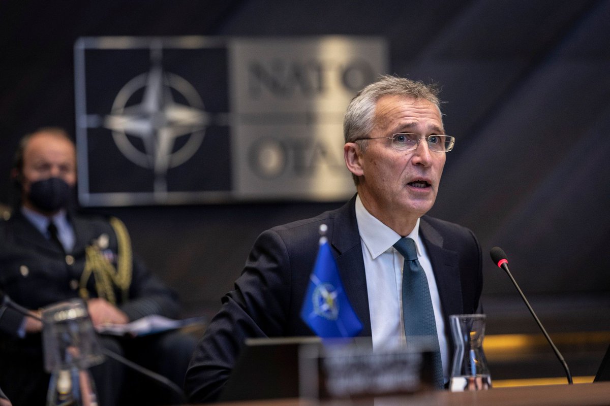 El secretario general de la OTAN, Jens Stoltenberg, para el periódico alemán Die Welt: "Ucrania tiene derecho a defenderse y, según el derecho internacional, este derecho no se limita a la frontera". 

¿Vosotros que opináis? ¿Qué dice el Derecho Internacional? Os leemos en