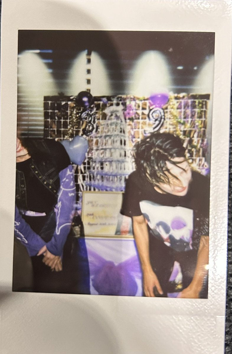 昨年もお願いして好評(？)でしたヘドバンチェキのおかわりがコチラ