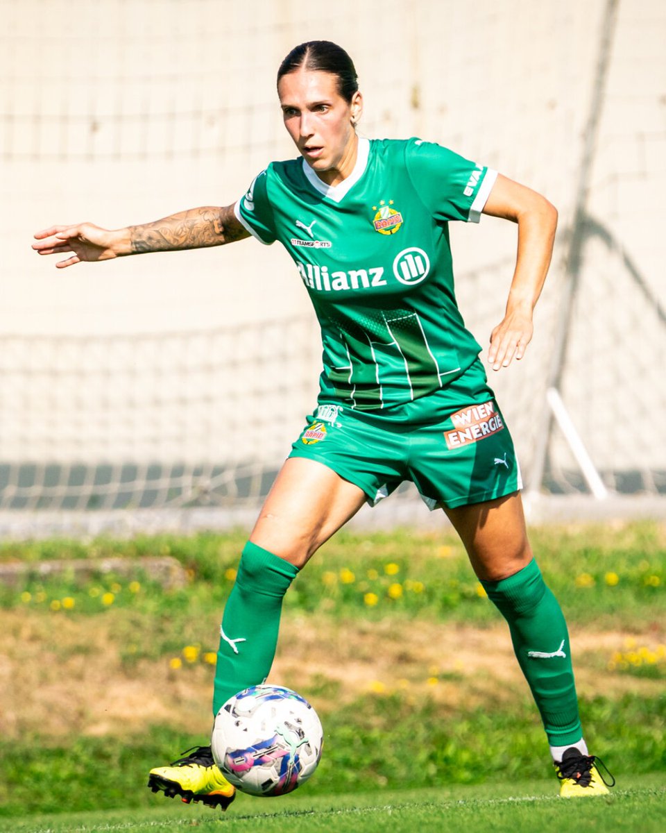 skrapid's tweet photo. Am Sonntag steht für die SK Rapid Frauen ab 12:00 Uhr das erste Pflichtspiel der Geschichte am Programm! Wir freuen uns auf eure Unterstützung in Essling! 💪

ℹ️ https://t.co/YzYnrs51eG

#DieRapid #SCR2024 https://t.co/khxaClYwRt